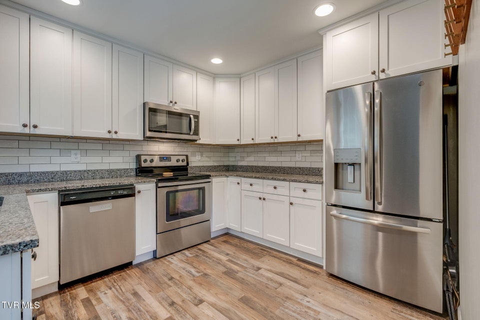 Photo #8: 262 Ridge Pointe Drive
