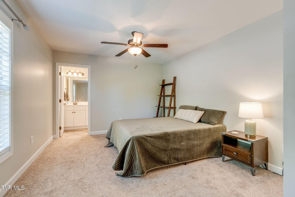 Photo #11: 262 Ridge Pointe Drive