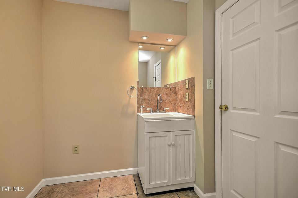 Photo #10: 16008 Chantilly Way