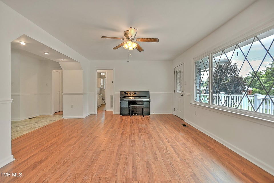 Photo #11: 16008 Chantilly Way