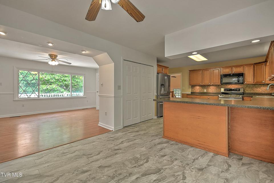 Photo #17: 16008 Chantilly Way