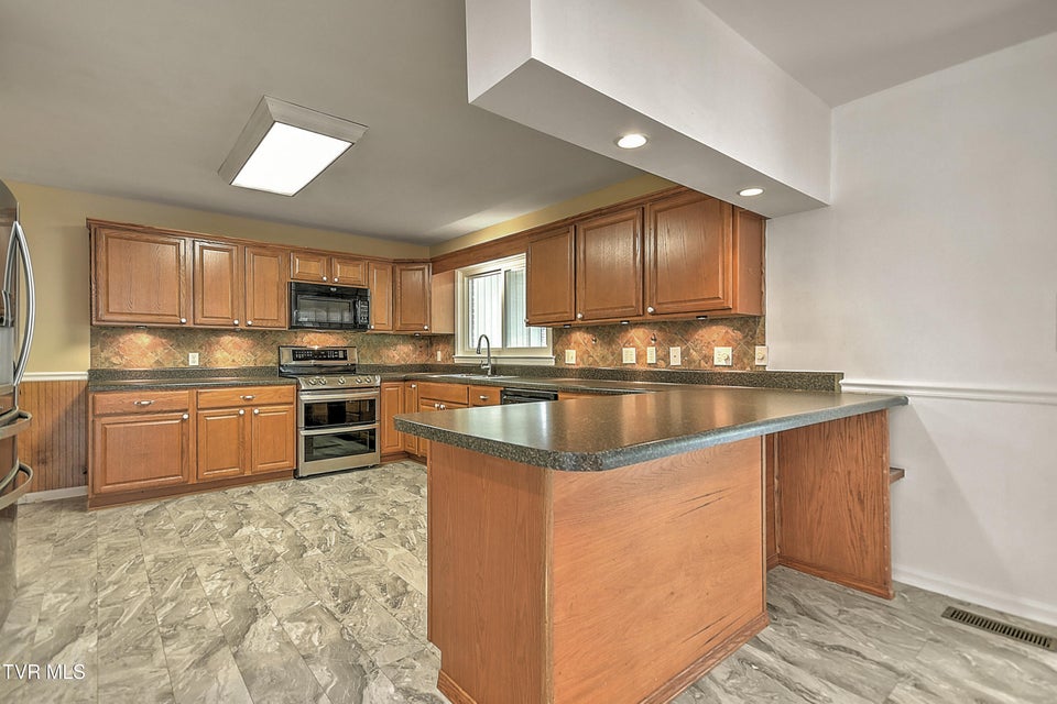 Photo #18: 16008 Chantilly Way