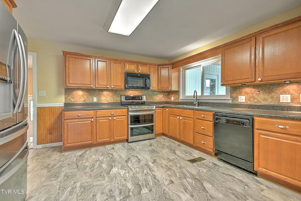 Photo #20: 16008 Chantilly Way