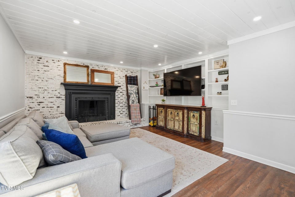 Photo #6: 901 Beechwood Drive