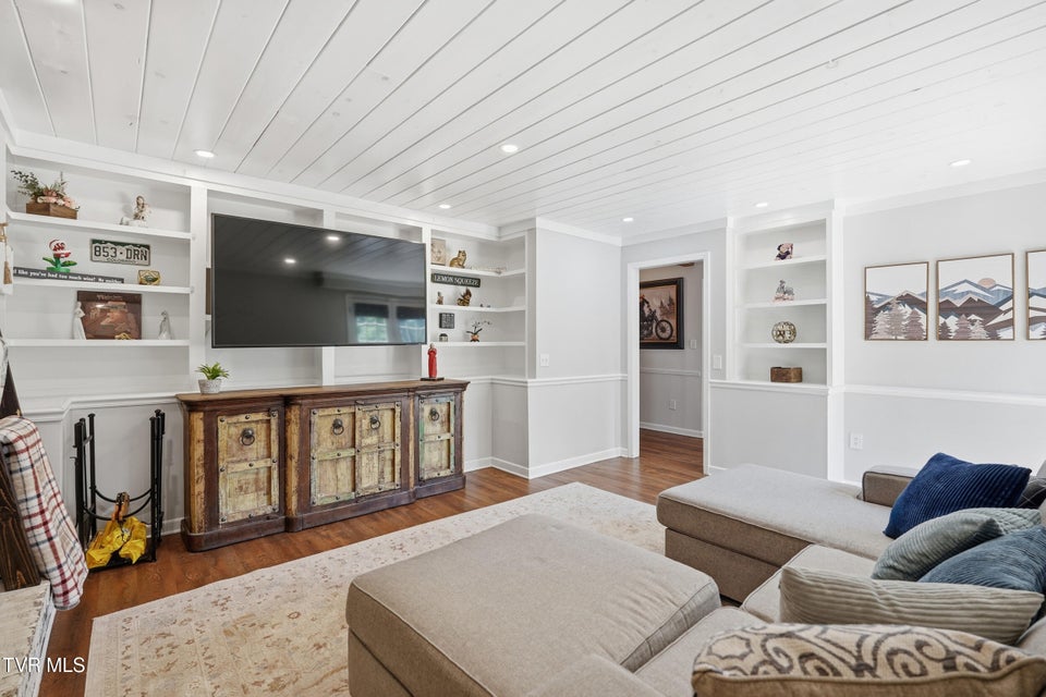 Photo #8: 901 Beechwood Drive