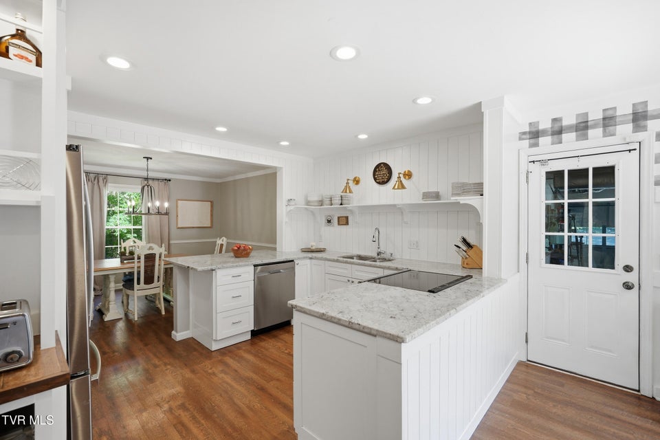 Photo #11: 901 Beechwood Drive