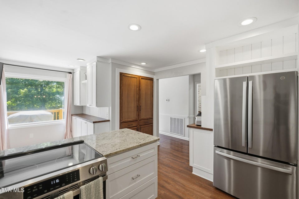 Photo #13: 901 Beechwood Drive