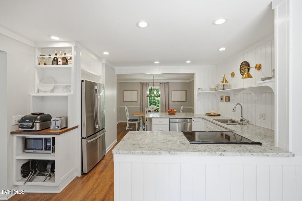 Photo #10: 901 Beechwood Drive