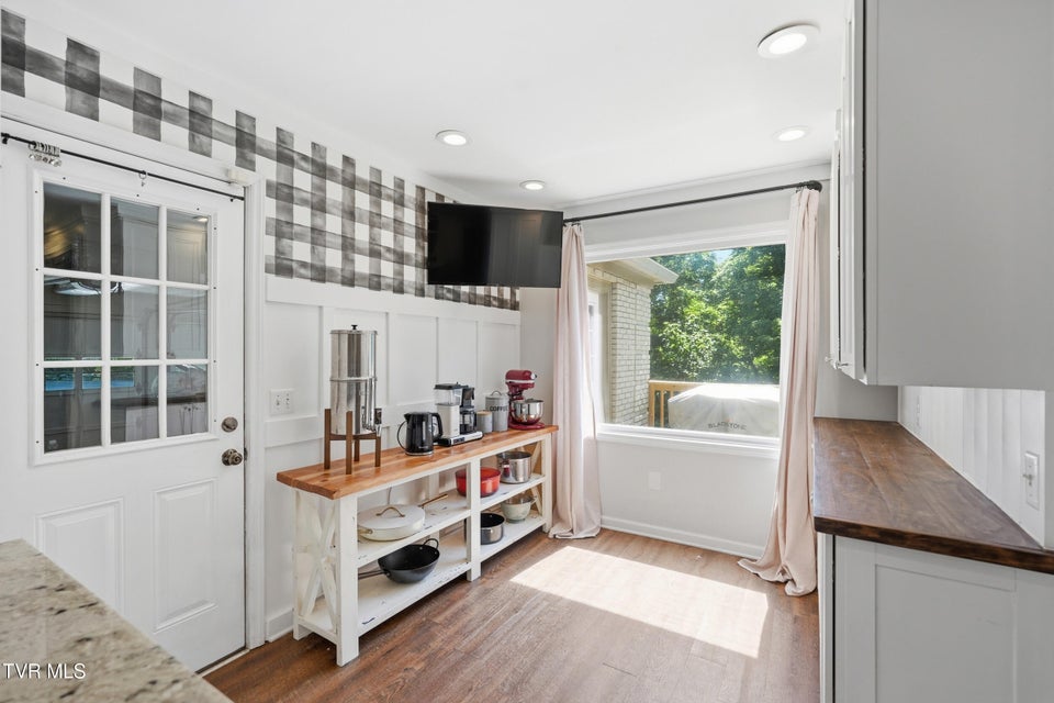 Photo #15: 901 Beechwood Drive