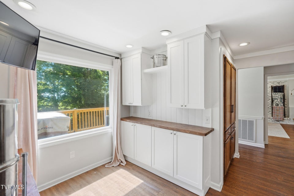 Photo #16: 901 Beechwood Drive