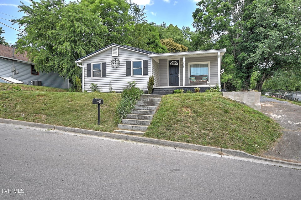Photo #2: 918 Cedar Avenue