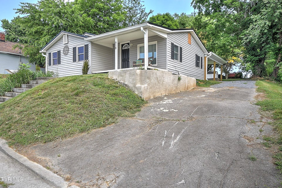 Photo #34: 918 Cedar Avenue