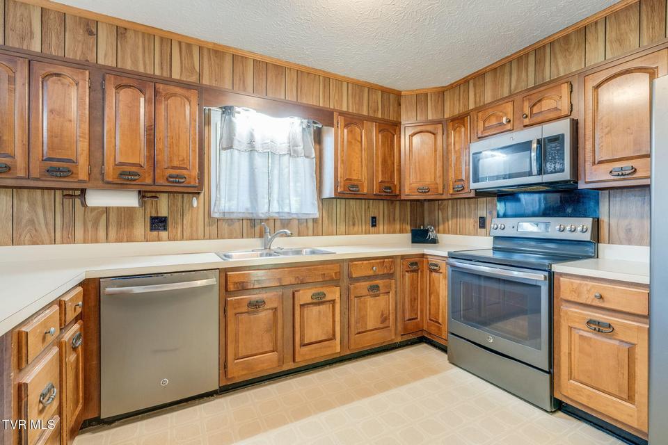 Photo #10: 2929 Carrollwood Drive