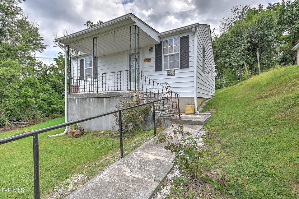 Photo #2: 220 Elizabeth Street