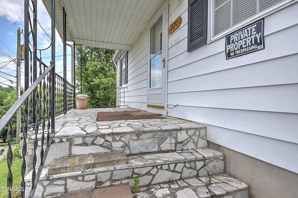 Photo #4: 220 Elizabeth Street