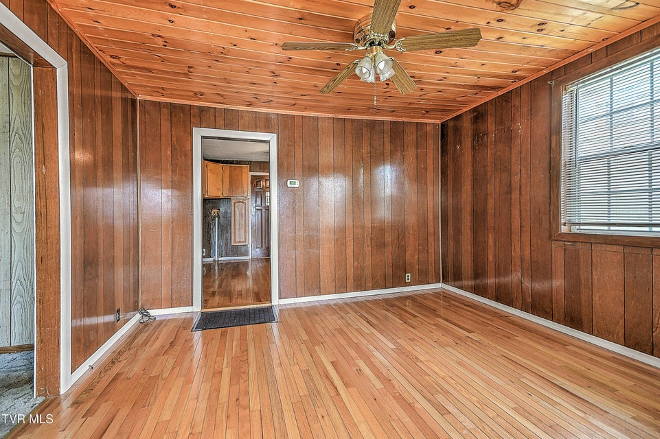Photo #6: 220 Elizabeth Street
