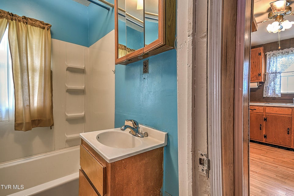 Photo #23: 220 Elizabeth Street
