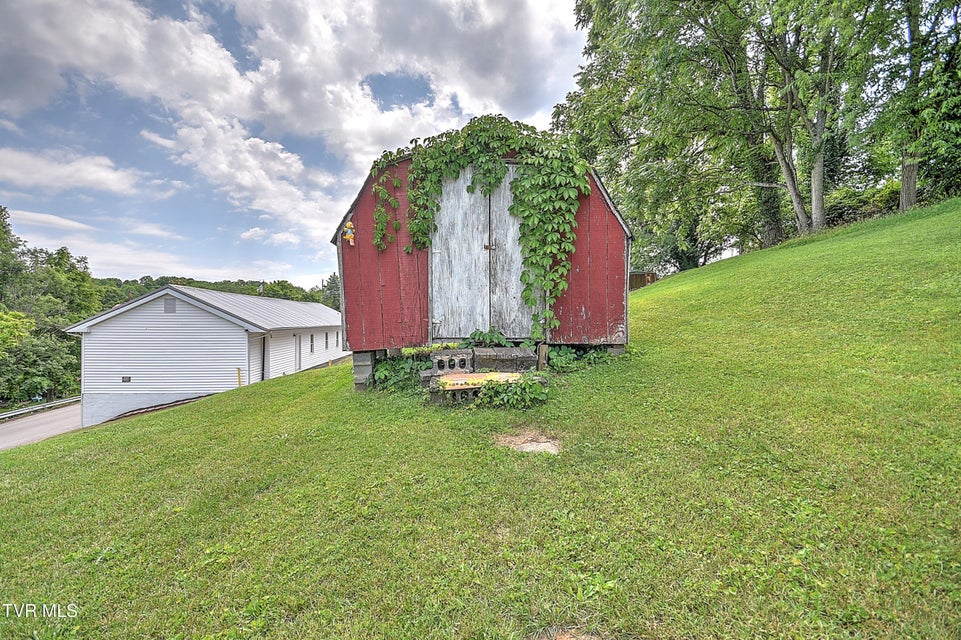 Photo #32: 220 Elizabeth Street