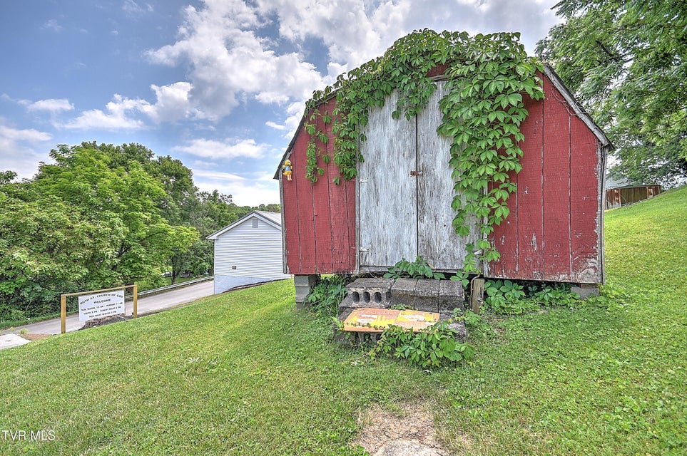Photo #36: 220 Elizabeth Street