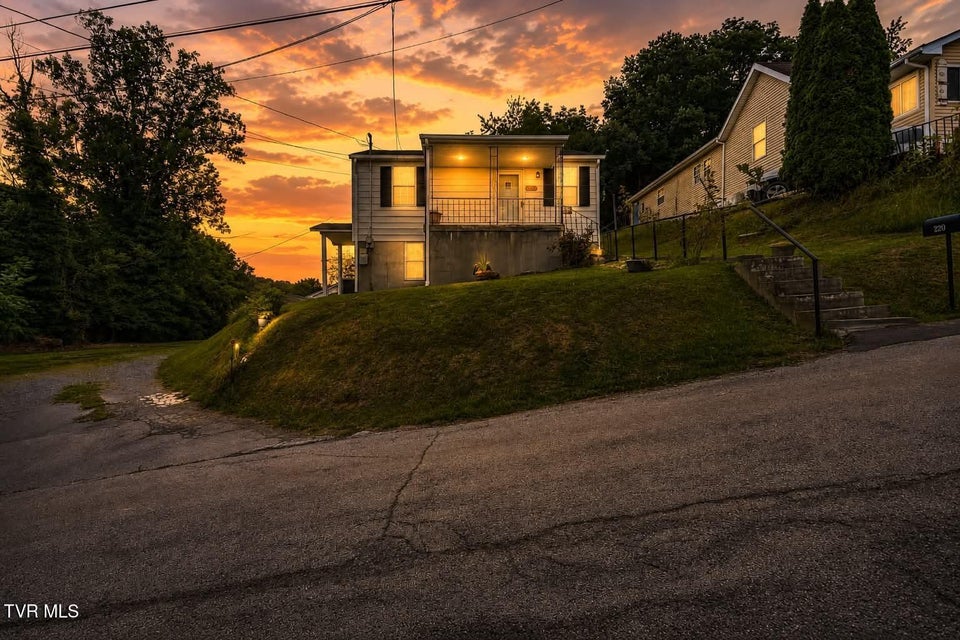 Photo #3: 220 Elizabeth Street