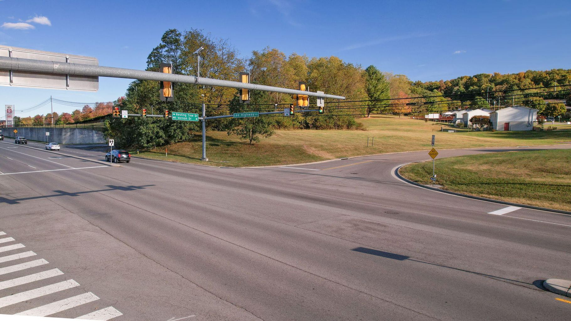 3581 Lee Hwy Highway, Bristol, Virginia 24201 // Apple.Re