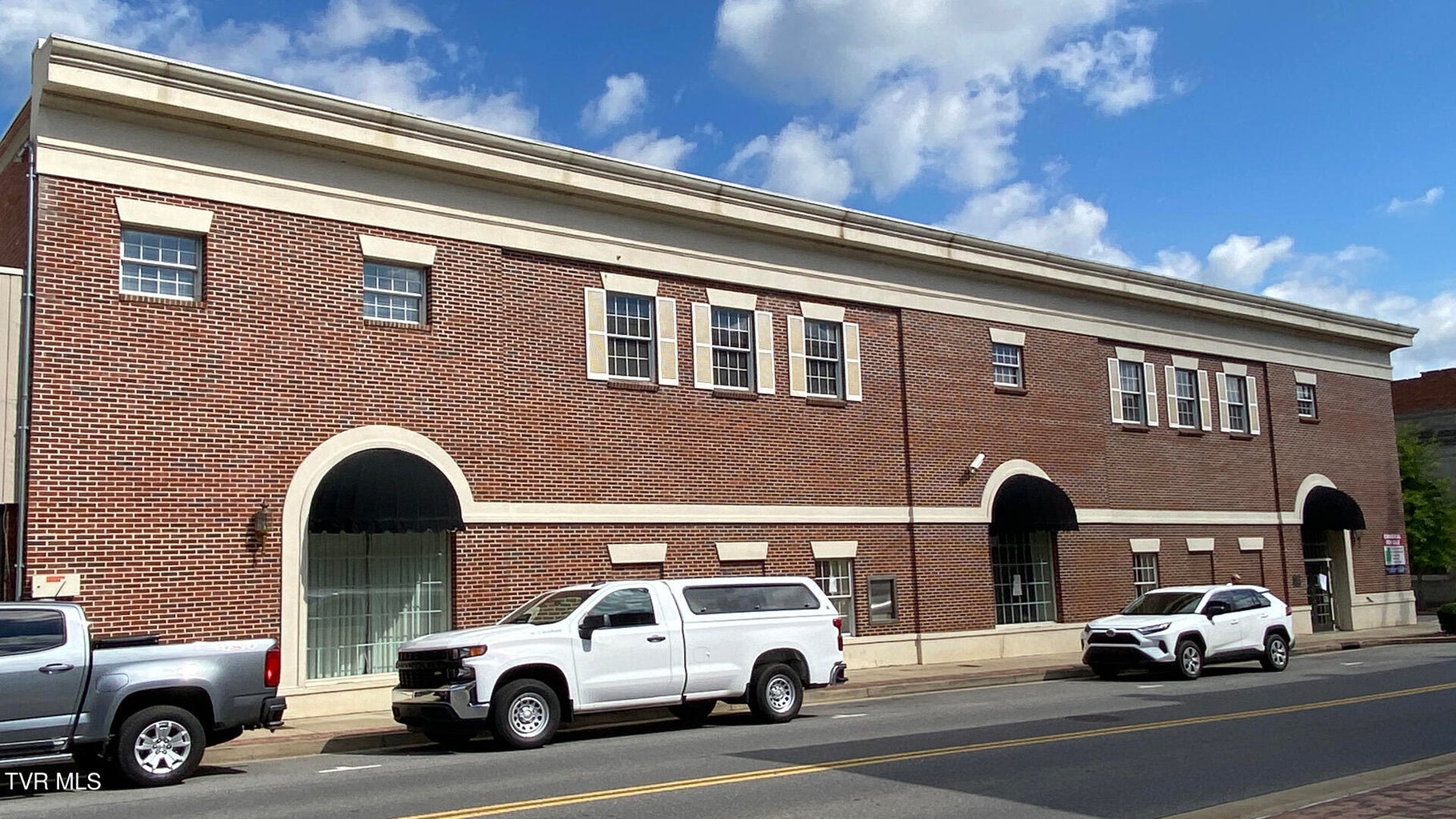 201 South Main Avenue, Erwin, Tennessee 37650 // Apple.Re