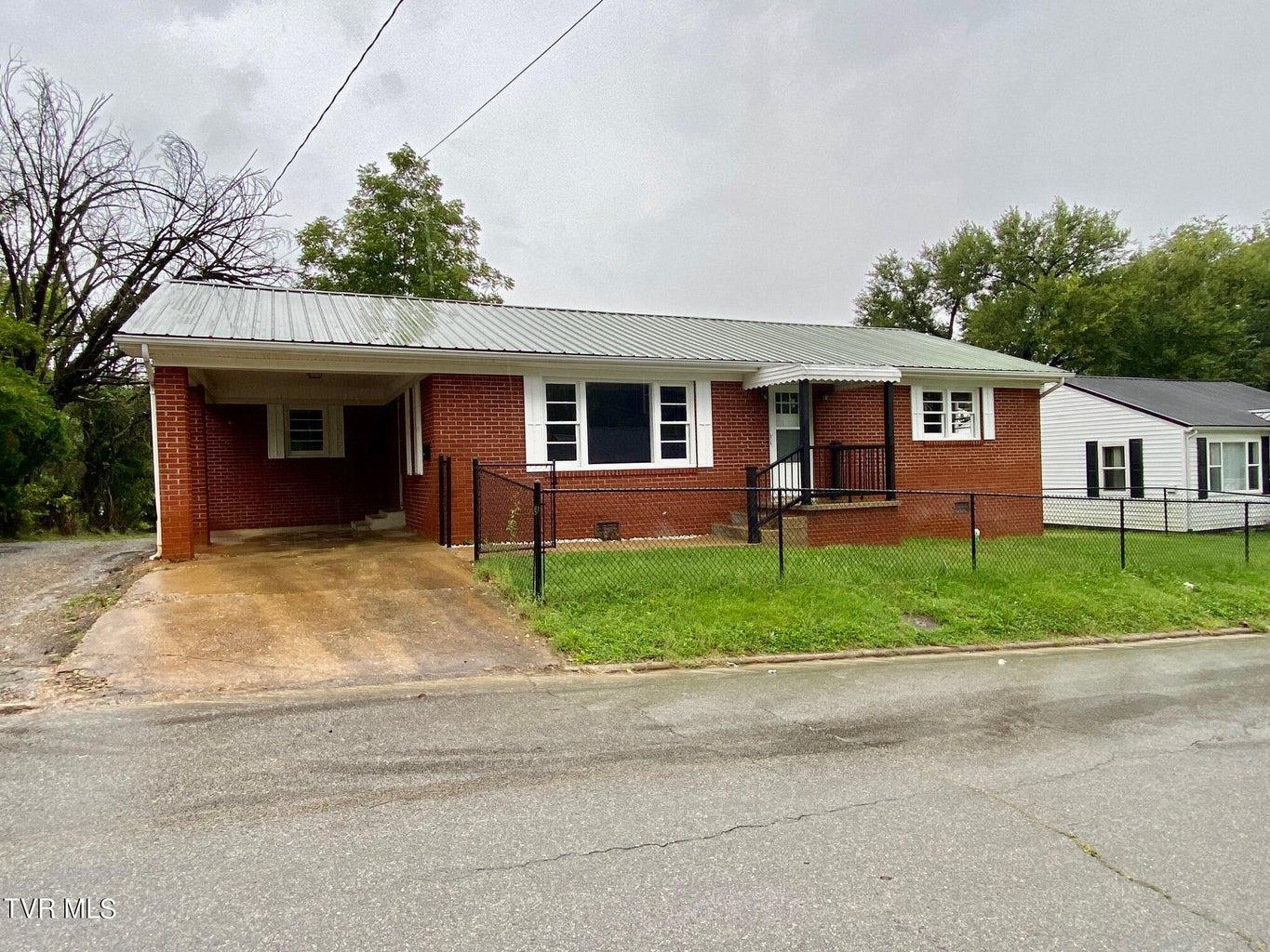 219 Lake Street Street, Greeneville, Tennessee 37743 // Apple.Re