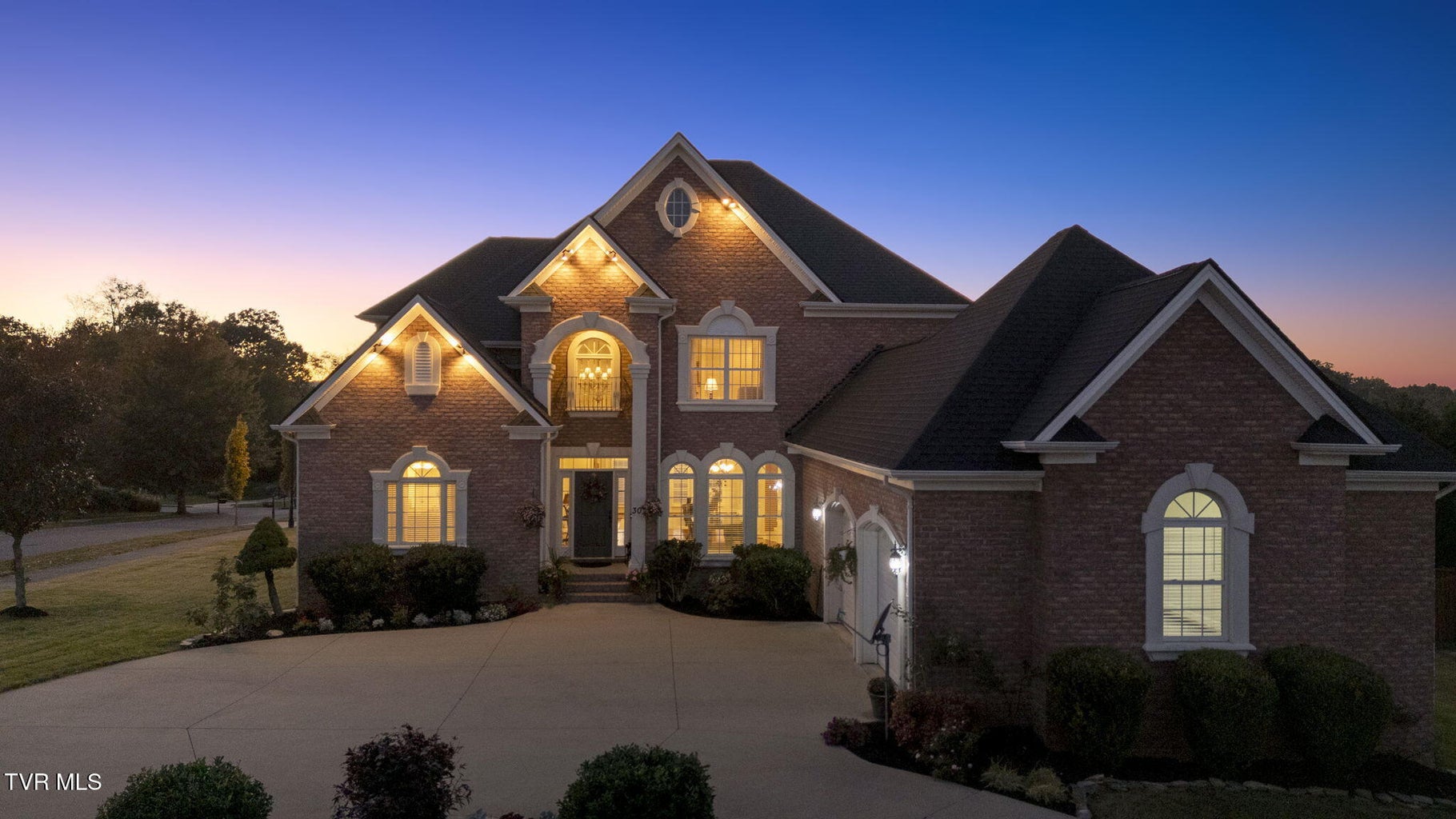 301 Harbor Approach , Johnson City, Tennessee 37601 // Apple.Re