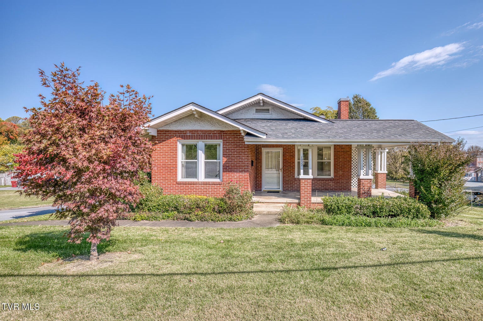 1022 Knob Creek Rd. , Johnson City, Tennessee 37604 // Apple.Re