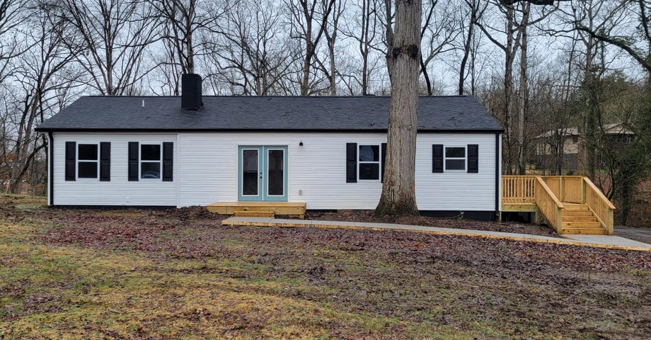 1st photo of 513 Bays Cove Circle