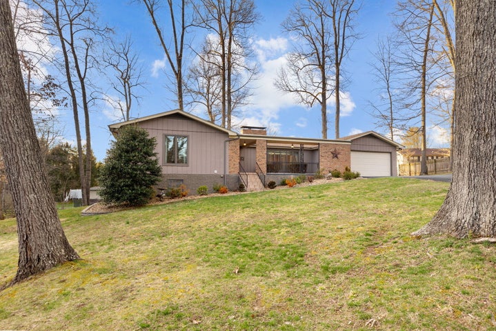 1st photo of 115 Churchill Circle
