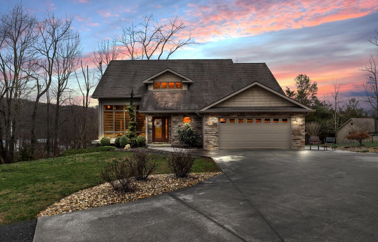 1st photo of 375 Summit Avenue