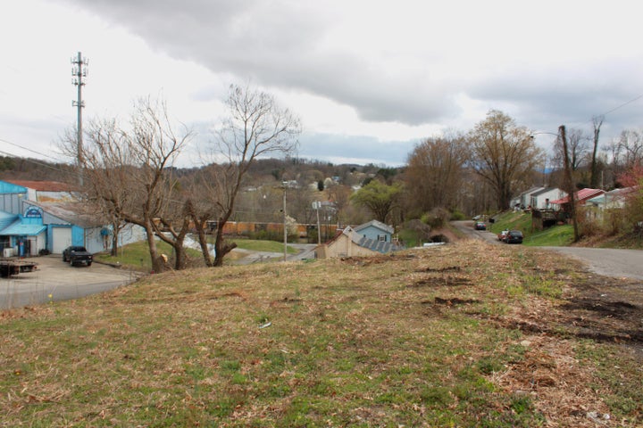 1st photo of 9 Euclid Ave Extension