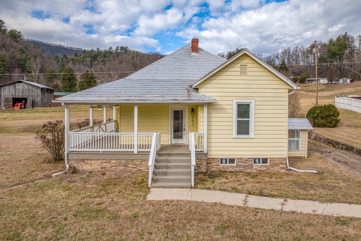 1st photo of 602 Piercetown Road