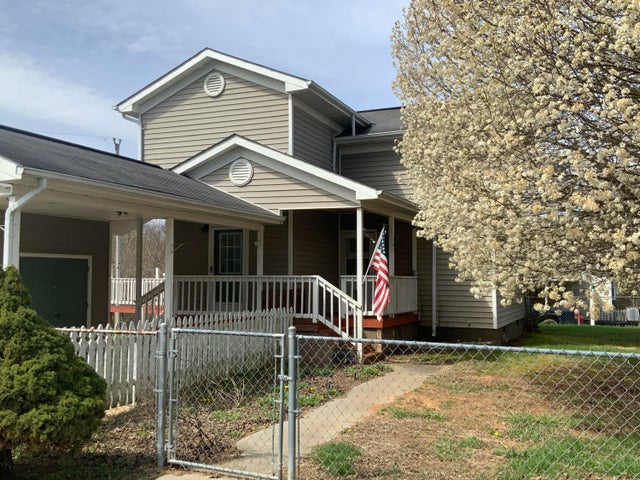 1st photo of 301 Oak Lane Road