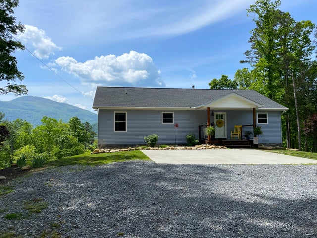 1st photo of 390 Whitler Way