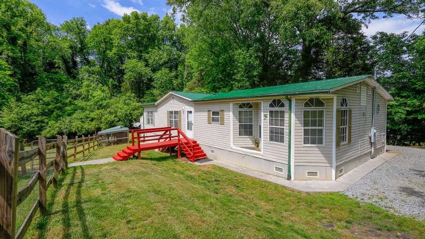1st photo of 305 Haw Ridge Dock Road