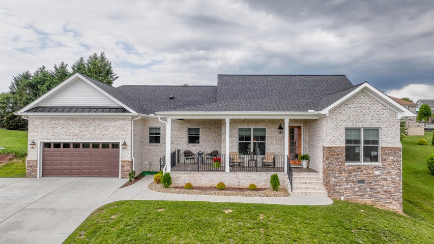 1st photo of 150 Naples Lane
