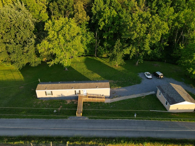 1st photo of 140 Country Lane