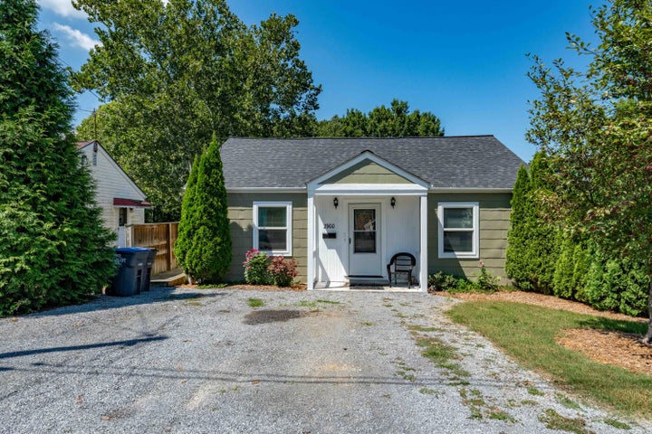 1st photo of 2900 Ashley Street
