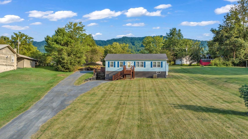 1st photo of 131 Warren Drive