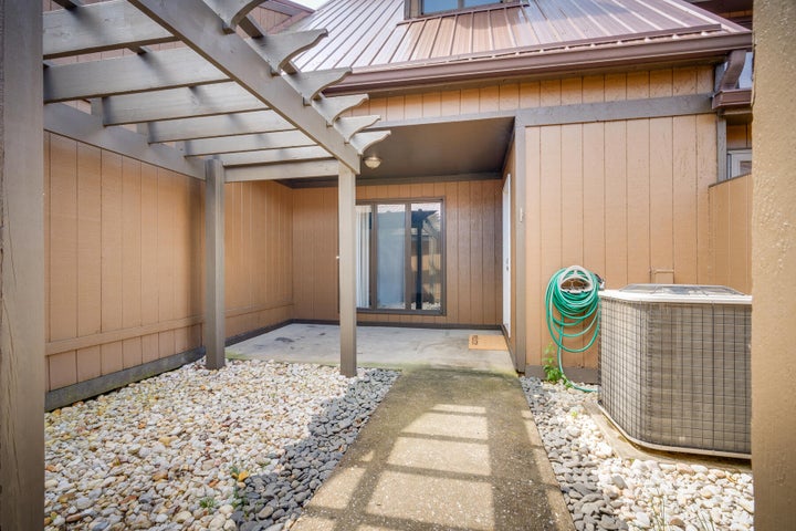 1st photo of 512 Fleetwood Court