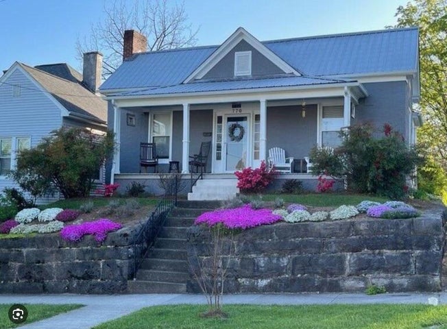 1st photo of 770 Park Street