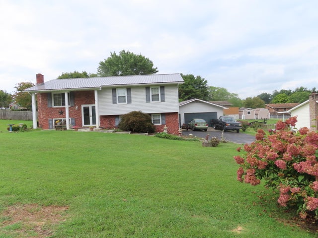 1st photo of 300 Lynnwood Drive Drive