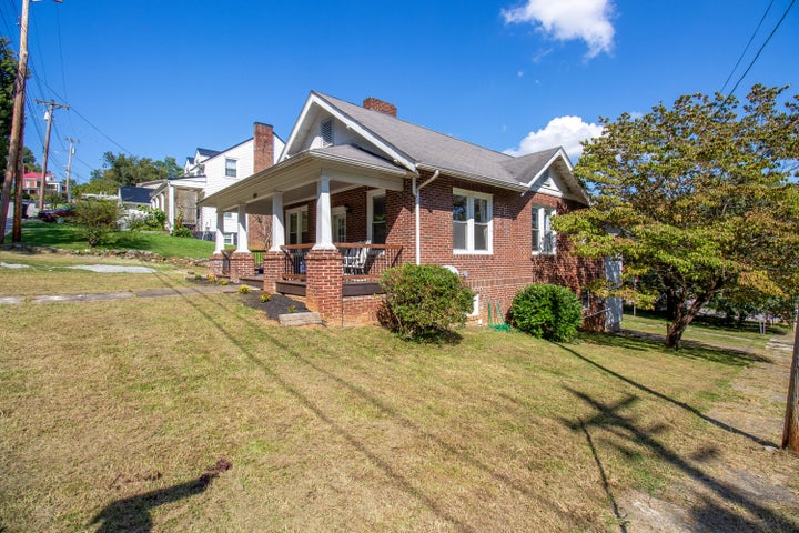 1st photo of 104 Highland Avenue