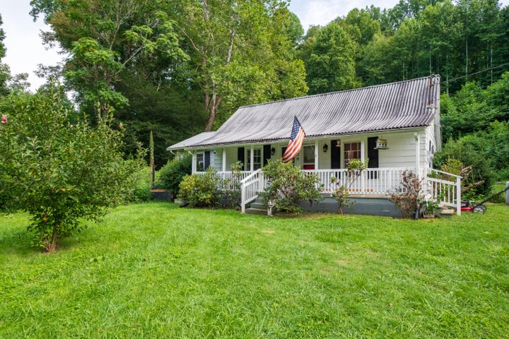 1st photo of 120 Bobs Hollow Road
