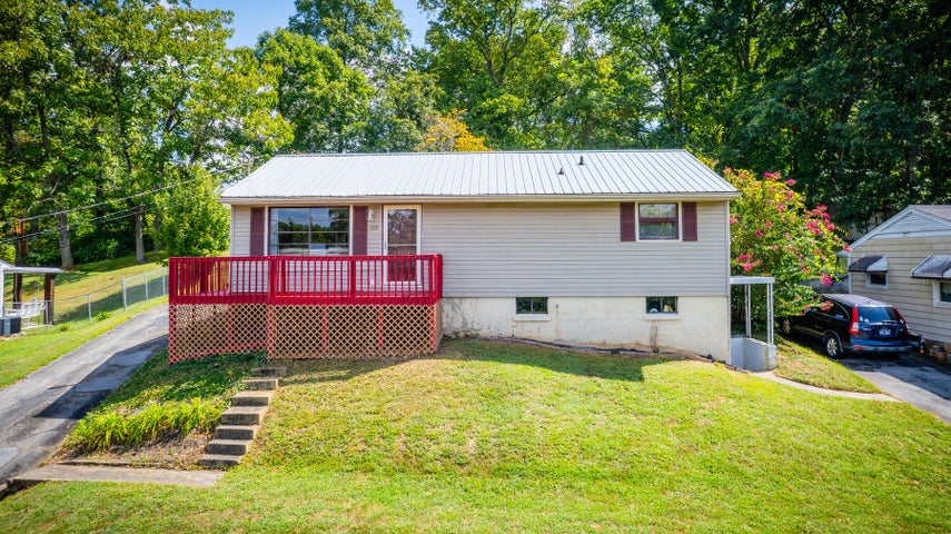 1st photo of 909 Quillen Street