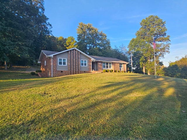 1st photo of 300 Larkspur Drive