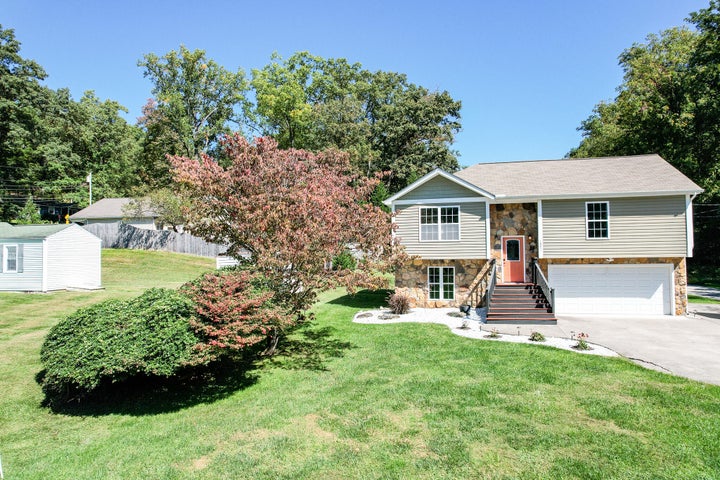1st photo of 1603 Lone Oak Road
