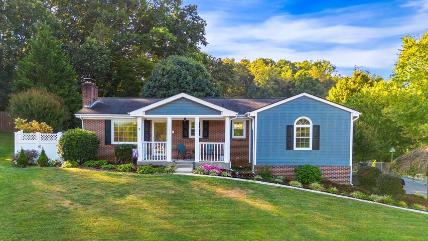 1st photo of 646 Heritage Drive